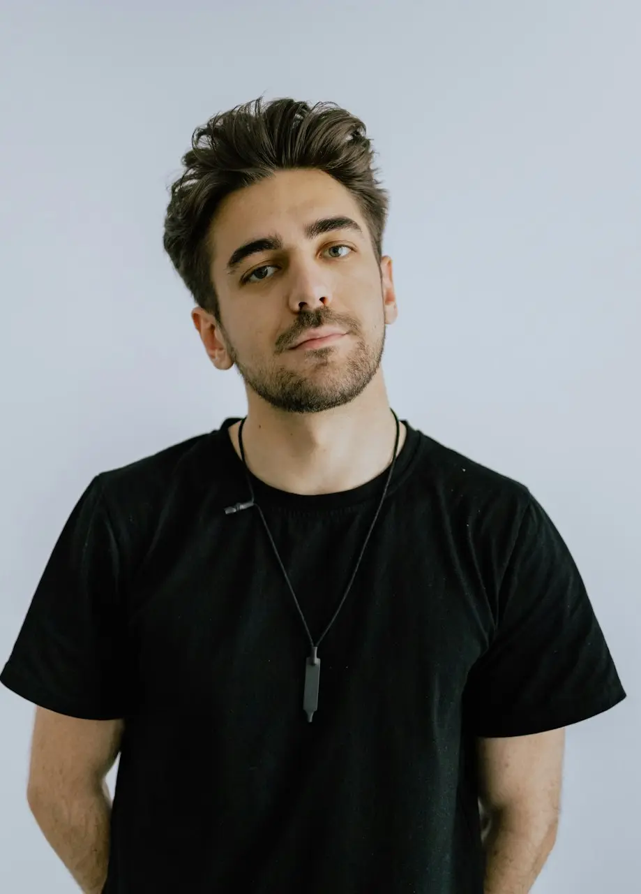 man wearing black t-shirt